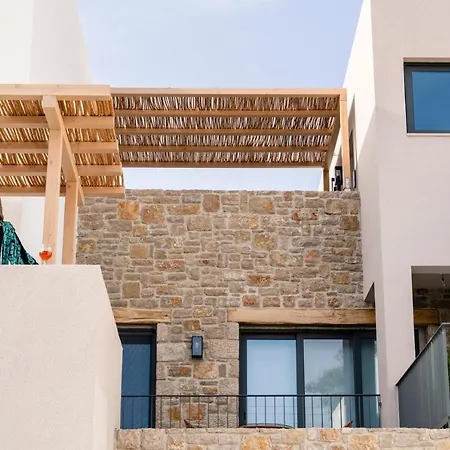 13 Keys Suites Hotel 3*