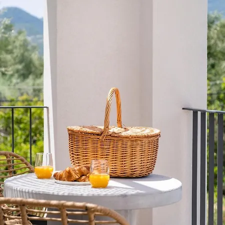 13 Keys Suites Hotel 3*