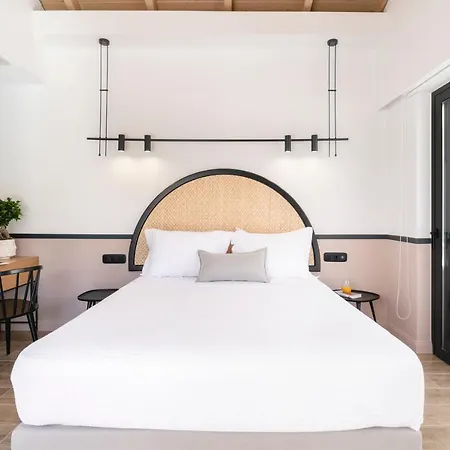 13 Keys Suites Hotel 3*