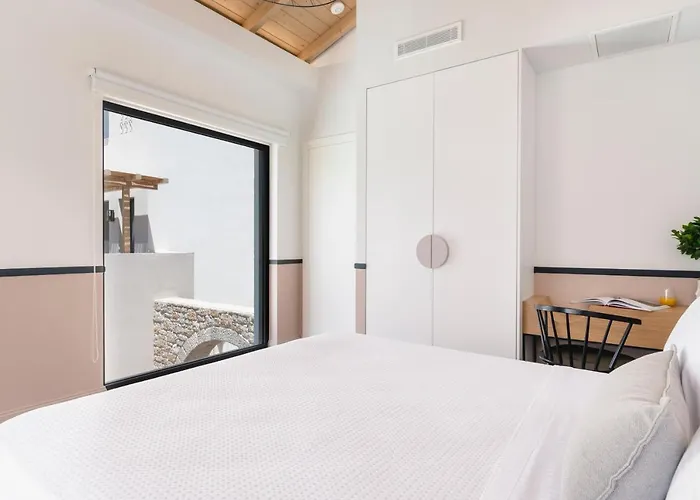 13 Keys Suites Hotel