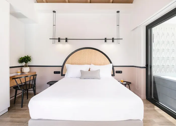 13 Keys Suites Hotel 3*