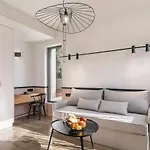 13 Keys Suites מלון נידרי