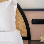מלון 13 Keys Suites נידרי