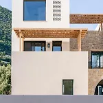 מלון 13 Keys Suites