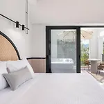 13 Keys Suites מלון נידרי