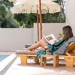 13 Keys Suites נידרי