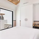 13 Keys Suites מלון