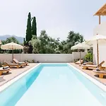 13 Keys Suites נידרי