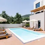13 Keys Suites מלון 3*