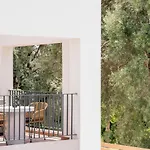 13 Keys Suites מלון 3*