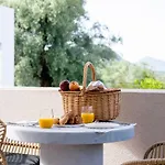 מלון 13 Keys Suites