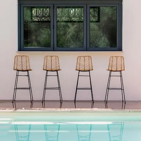 13 Keys Suites מלון