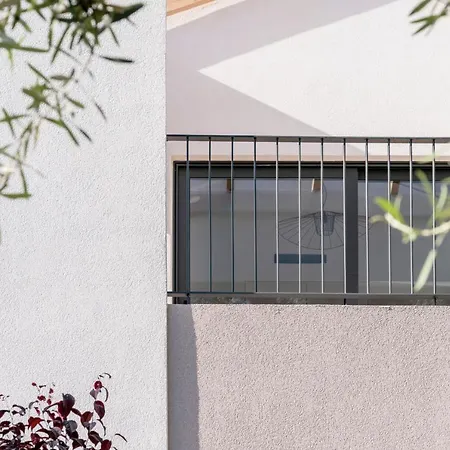 13 Keys Suites נידרי