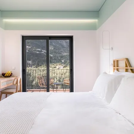 13 Keys Suites