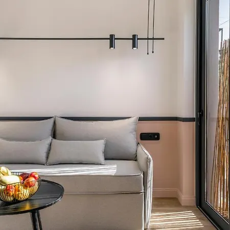 13 Keys Suites מלון