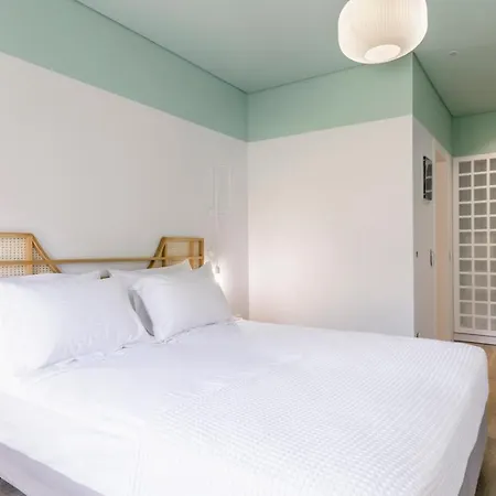 מלון 13 Keys Suites