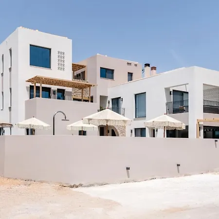 מלון 13 Keys Suites נידרי