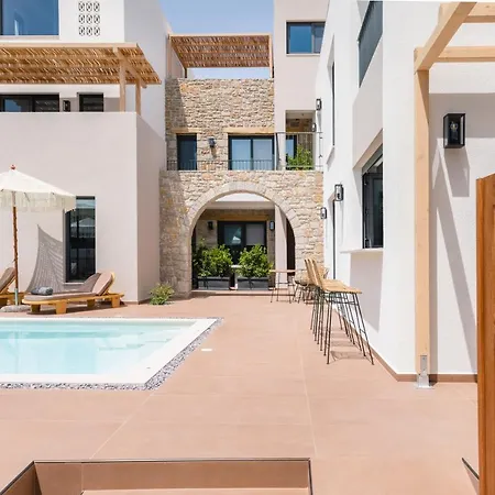 מלון 13 Keys Suites 3*