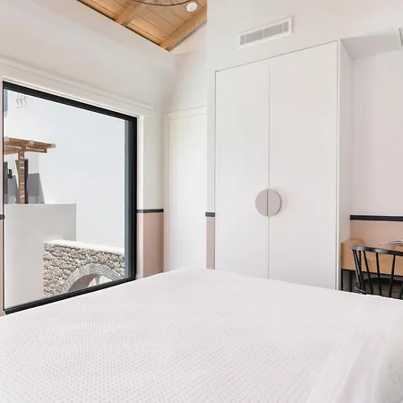 13 Keys Suites מלון