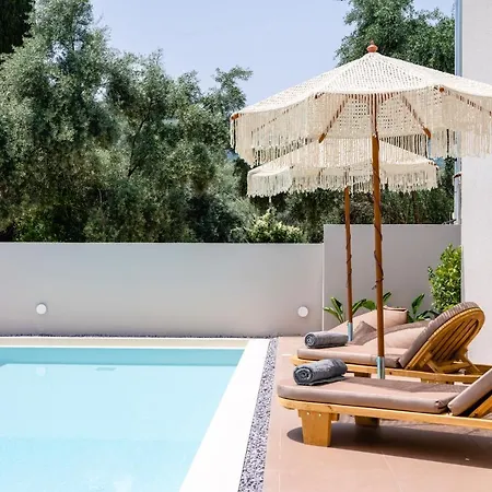 מלון 13 Keys Suites