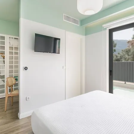 13 Keys Suites מלון נידרי