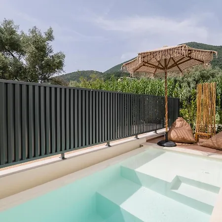 13 Keys Suites מלון נידרי