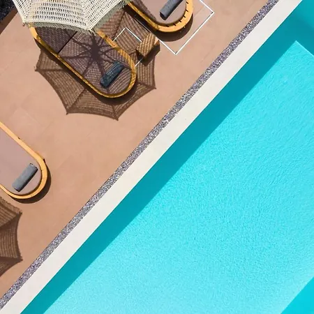 מלון 13 Keys Suites 3*