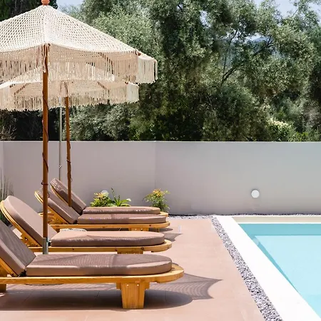 מלון 13 Keys Suites נידרי