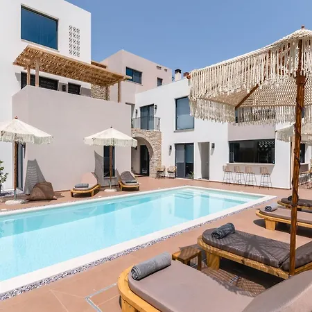 13 Keys Suites מלון נידרי