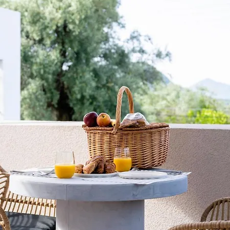 מלון 13 Keys Suites