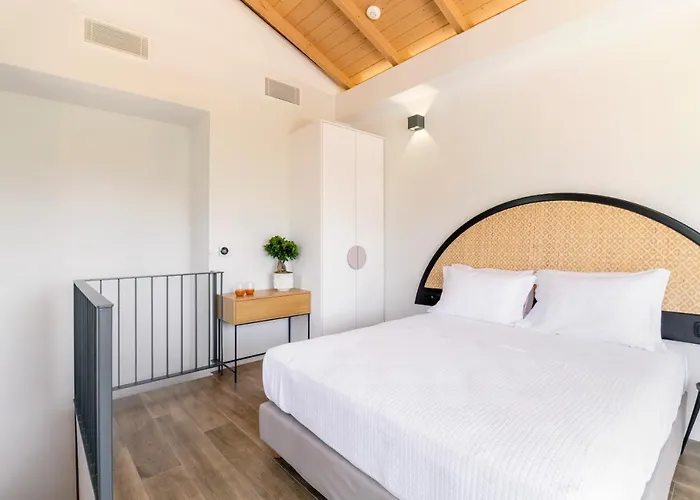 13 Keys Suites Ξενοδοχείο 3*